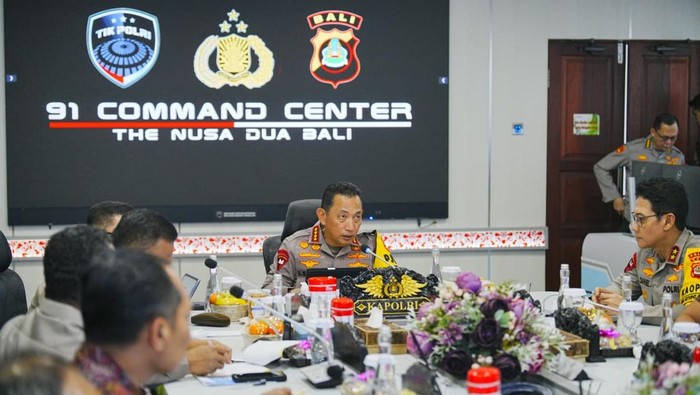 Kapolri Jenderal Listyo Sigit Prabowo memantau langsung situasi objek wisata nasional, sekaligus memastikan kesiapan pengamanan arus balik Lebaran 2026. Pemantauan terpusat dari 91 Command Center ITDC, Nusa Dua, Bali, Selasa (24/3/2026).