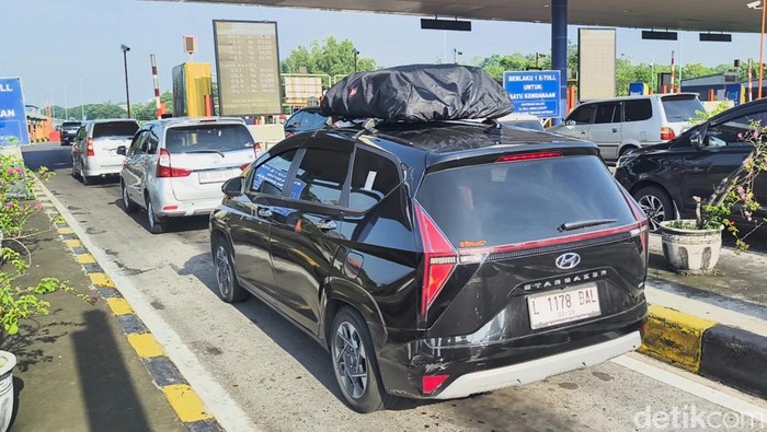 Kendaraan di tol