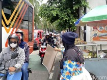 Ragunan Masih Ramai di H+3 Lebaran, Lalin Menuju Pintu Masuk Macet