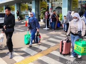 Video: Situasi Arus Balik Lebaran di Stasiun Pasar Senen