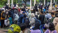 PT KAI Daop 3 Cirebon mencatat sebanyak 12.068 penumpang diberangkatkan pada awal arus balik. Foto: ANTARA FOTO/Dedi Suwidiantoro