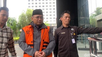 Tak Lagi Tahanan Rumah, Eks Menag Yaqut Tiba di Gedung KPK