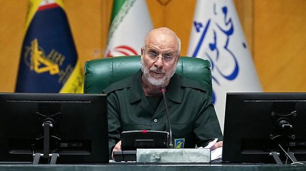 Mohammad Bagher Ghalibaf Dalam foto yang diberikan oleh Kantor Berita Majelis Permusyawaratan Islam (ICANA), Ketua Parlemen Iran Mohammad Bagher Ghalibaf, mengenakan seragam IRGC, memimpin sidang di Teheran pada 1 Februari 2026. Iran telah menyatakan tentara negara-negara Eropa sebagai 'kelompok teroris,' kata ketua parlemen pada 1 Februari, menyusul keputusan Uni Eropa untuk menerapkan sebutan yang sama kepada Korps Garda Revolusi Islam.