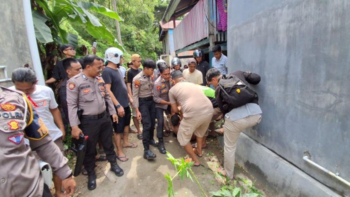 Momen ODGJ ngamuk serang polisi pakai kapak di Selayar. Dokumen Istimewa
