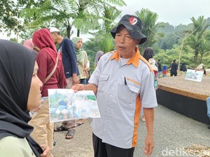 Asa Tukang Foto Jadul Wisata Baturraden Bertahan di Era Ponsel Pintar