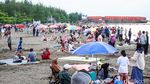 Pantai Alam Indah Tegal Dipadati Wisatawan Saat Libur Lebaran