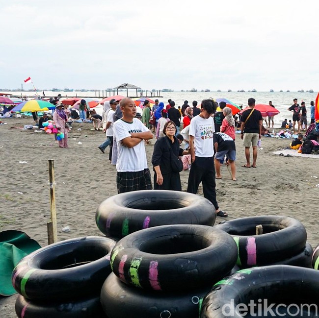 Pantai Alam Indah Tegal Dipadati Wisatawan Saat Libur Lebaran