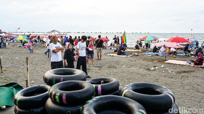 Pantai Alam Indah Tegal Dipadati Wisatawan Saat Libur Lebaran