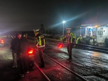 Polisi Siagakan Ambulans di Perlintasan KA Bagor Nganjuk Antisipasi Kecelakaan
