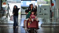 Puncak arus balik diprediksi pada Sabtu (28/3) dengan estimasi penumpang mencapai 198.387 orang serta 1.221 penerbangan. Foto: ANTARA FOTO/Putra M. Akbar