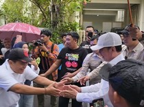 Tiba di Solo, Jokowi Sapa Warga yang Antre Silaturahmi di Rumahnya