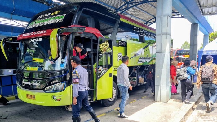 Puncak Arus Balik di Terminal Seloaji, Ribuan Penumpang Padati Bus ke Surabaya-Jakarta