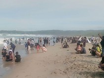 Libur Lebaran, Pantai Sawarna di Lebak Diserbu Wisatawan Lokal