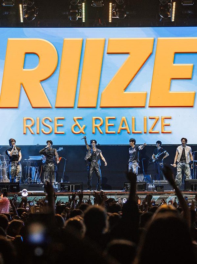 Potret Penampilan RIIZE di Lollapalooza Amerika Latin