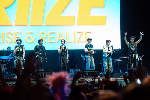 Penampilan RIIZE di Lollapalooza Amerika Latin.