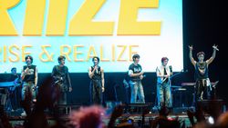 Potret Penampilan RIIZE di Lollapalooza Amerika Latin