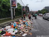 Truk Sampah Oleng Kotori Jalanan Semarang Ternyata Ngebut Kejar Jadwal