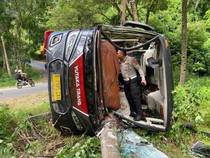 Penampakan Bus Rombongan Wisatawan Bekasi Kecelakaan di Turunan Cariang