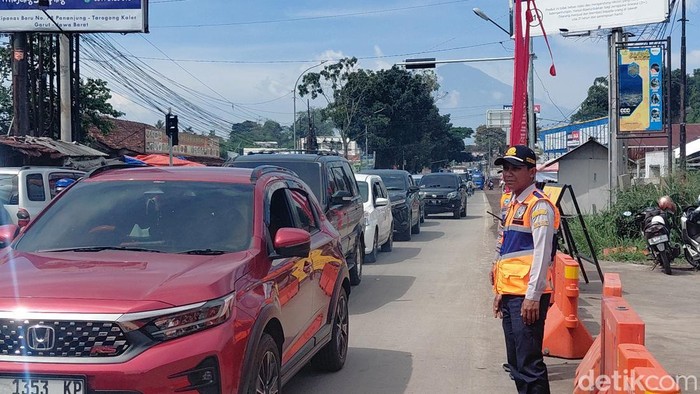 Situasi arus lalin di Perempatan Kubang Garut