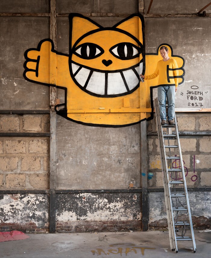 Mirip Bunglon, Fotografer Tangkap Momen Orang-orang Menyatu dengan Sekitarnya