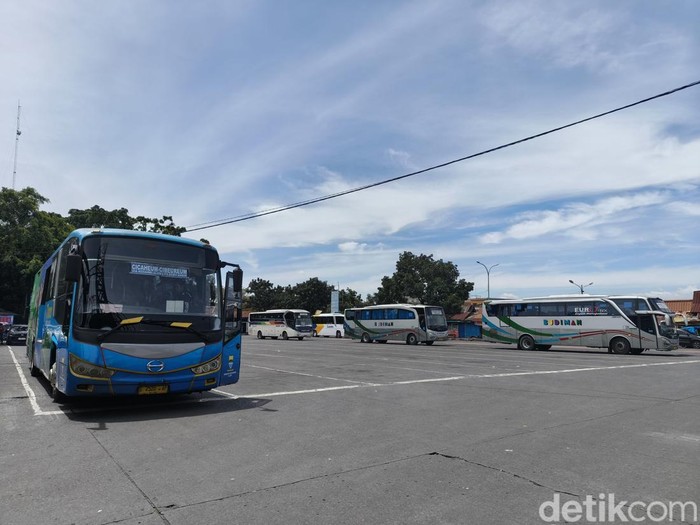 Suasana arus balik di Terminal Cicaheum Bandung.