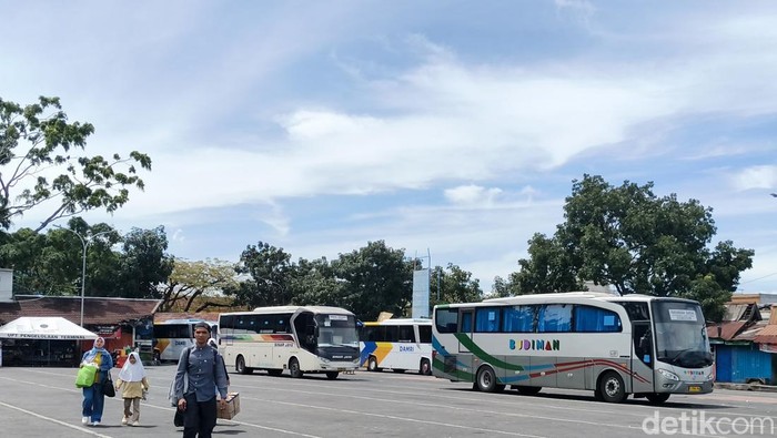 Suasana arus balik di Terminal Cicaheum Bandung.