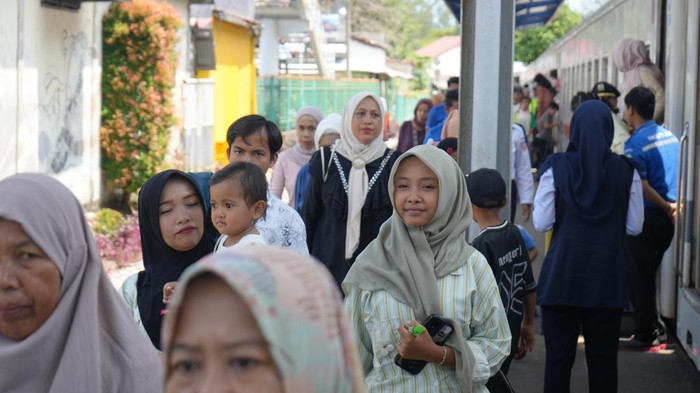 Penjualan Tiket Kereta Api di Sumbar Tembus 10 Ribu Dalam Sehari