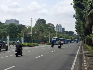 Parkir Liar di Sekitar Monas Berujung Ban Mobil Dikempesi