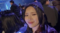 Dia gak menyangka bisa menonton langsung konser spesial itu. Foto: Instagram @tiaraandini