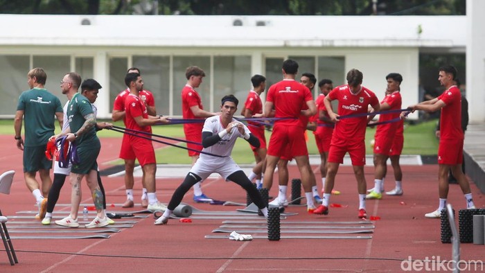 Sejumlah pesepakbola Timnas Indonesia mengikuti sesi latihan jelang Fifa Series di Lapangan Madya, GBK, Jakarta, Selasa (24/3/2026). Sebanyak 15 pemain mengikuti latihan perdana Timnas Indonesia dalam persiapan menghadapi agenda internasional.