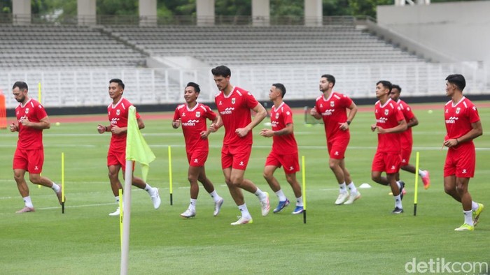 Sejumlah pesepakbola Timnas Indonesia mengikuti sesi latihan jelang Fifa Series di Lapangan Madya, GBK, Jakarta, Selasa (24/3/2026). 