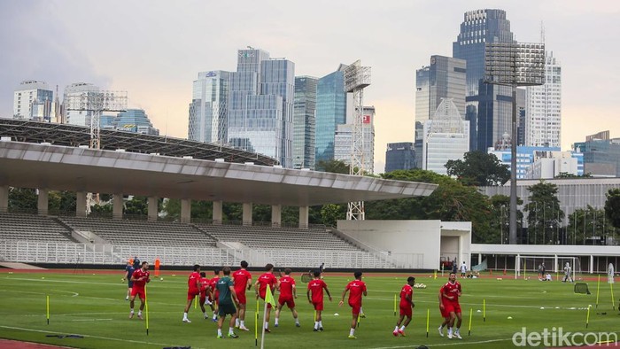 Sejumlah pesepakbola Timnas Indonesia mengikuti sesi latihan jelang Fifa Series di Lapangan Madya, GBK, Jakarta, Selasa (24/3/2026). Sebanyak 15 pemain mengikuti latihan perdana Timnas Indonesia dalam persiapan menghadapi agenda internasional.