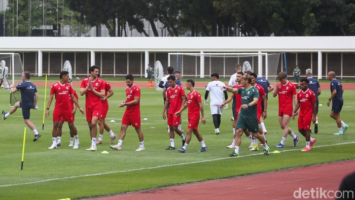 Sejumlah pesepakbola Timnas Indonesia mengikuti sesi latihan jelang Fifa Series di Lapangan Madya, GBK, Jakarta, Selasa (24/3/2026).