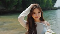 Valencia Nathania sendiri seorang influencer kecantikan dengan 579 ribu pengikut di Instagram. Ia juga punya produk kecantikan yang begitu heboh di kalangan wanita. (Foto: dok Instagram valenciaharlette)