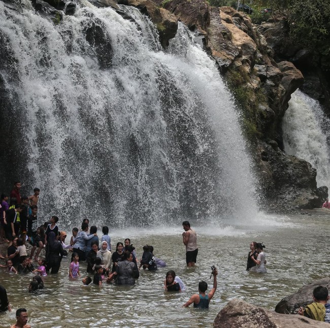 Wisata Alam Curug Goong Diserbu Wisatawan Saat Libur Panjang