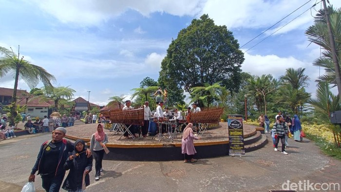 Suasana wisata Baturraden Banyumas, siang ini, Selasa (24/3/2026).