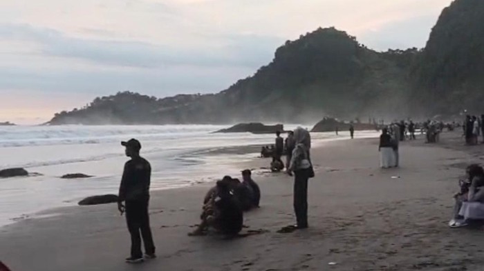 Wisatawan hilang di Pantai Kebumen, Senin (23/3/2026).