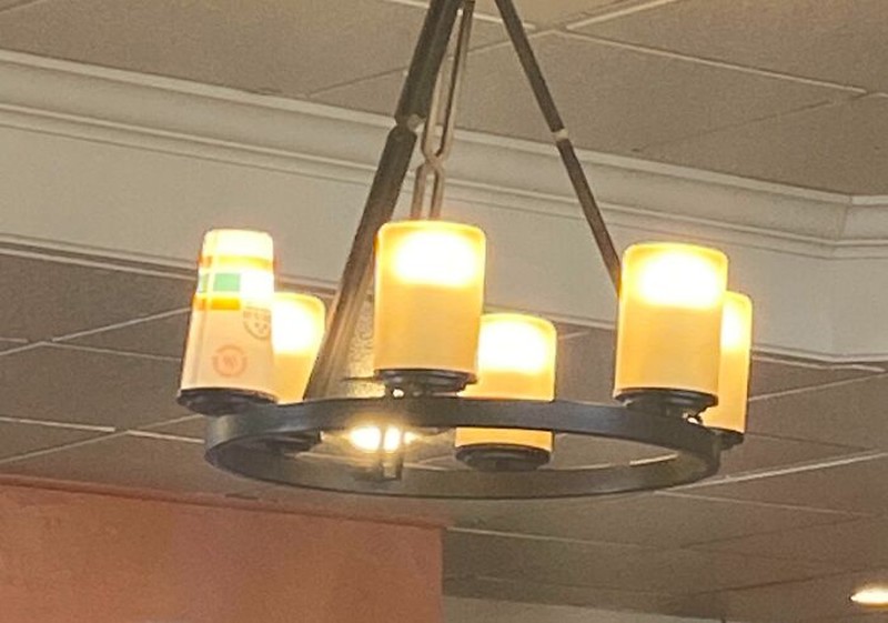 Gak semua kerusakan harus langsung diperbaiki dengan cara mahal. Kadang, ide nyeleneh justru jadi solusi praktis yang bikin geleng kepala.