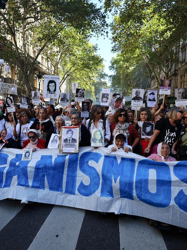 Aksi Warga Argentina Tuntut Keadilan dalam Peringatan 50 Tahun Kudeta Militer