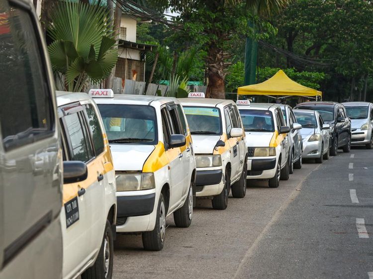 Antrean BBM di Myanmar Imbas Konflik AS-Israel dan Iran