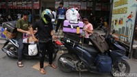 Pemerintah memprediksi puncak arus balik Lebaran akan terjadi dalam waktu dekat, seiring meningkatnya jumlah penumpang yang kembali ke Jakarta.  