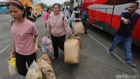 Jumlah penumpang Terminal Kalideres di Jakarta Barat mengalami lonjakan menjadi 1.609 penumpang tiba pada Selasa (24/3) yang dihitung sejak pukul 00.00 hingga 22.00 WIB.  