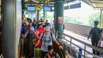 Arus Balik Padati Gambir, Belasan Ribu Pemudik Tiba di Jakarta