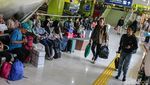 Arus Balik Padati Gambir, Belasan Ribu Pemudik Tiba di Jakarta