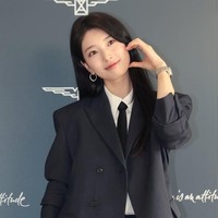“Memang ada garis tipis antara cantik dan tampan. Dan dia cantik sekaligus tampan,” puji salah satu pengguna media sosial. Foto: Instagram/@skuukzky