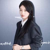 Gaya Androgini Bae Suzy Bikin Terpukau, Cantik Sekaligus Tampan