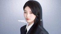 Gaya Androgini Bae Suzy Bikin Terpukau, Cantik Sekaligus Tampan