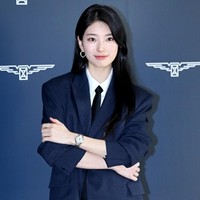Suzy tampil di peluncuran produk terbaru Longines pada Rabu (25/08/2026) di Seoul, Korea Selatan, sebagai brand ambassador. Foto: Instagram/@skuukzky