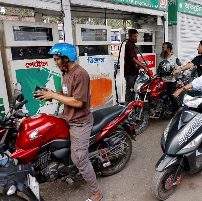 BBM Langka, Warga Antre Berjam-jam hingga Ancam Bakar SPBU