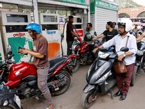 BBM Langka, Warga Antre Berjam-jam hingga Ancam Bakar SPBU